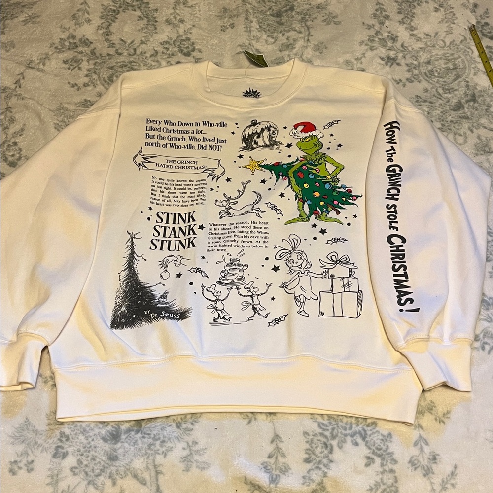 The Grinch Womens Small Whoville Graphic Fleece Sweatshirt Long Sleeves cream